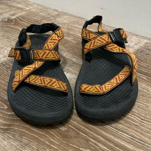 teva sandals size 6